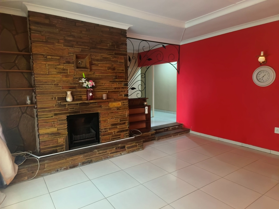 To Let 4 Bedroom Property for Rent in Miederpark North West